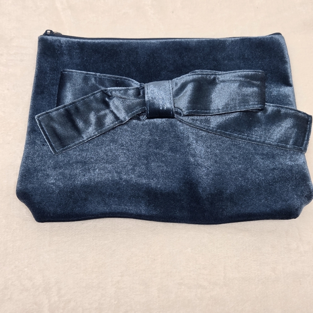 🌴3/$15🌴 Blue Velvet Bow Clutch / Cosmetic Bag Zipper, Luxe, Pouch, Makeup, New
